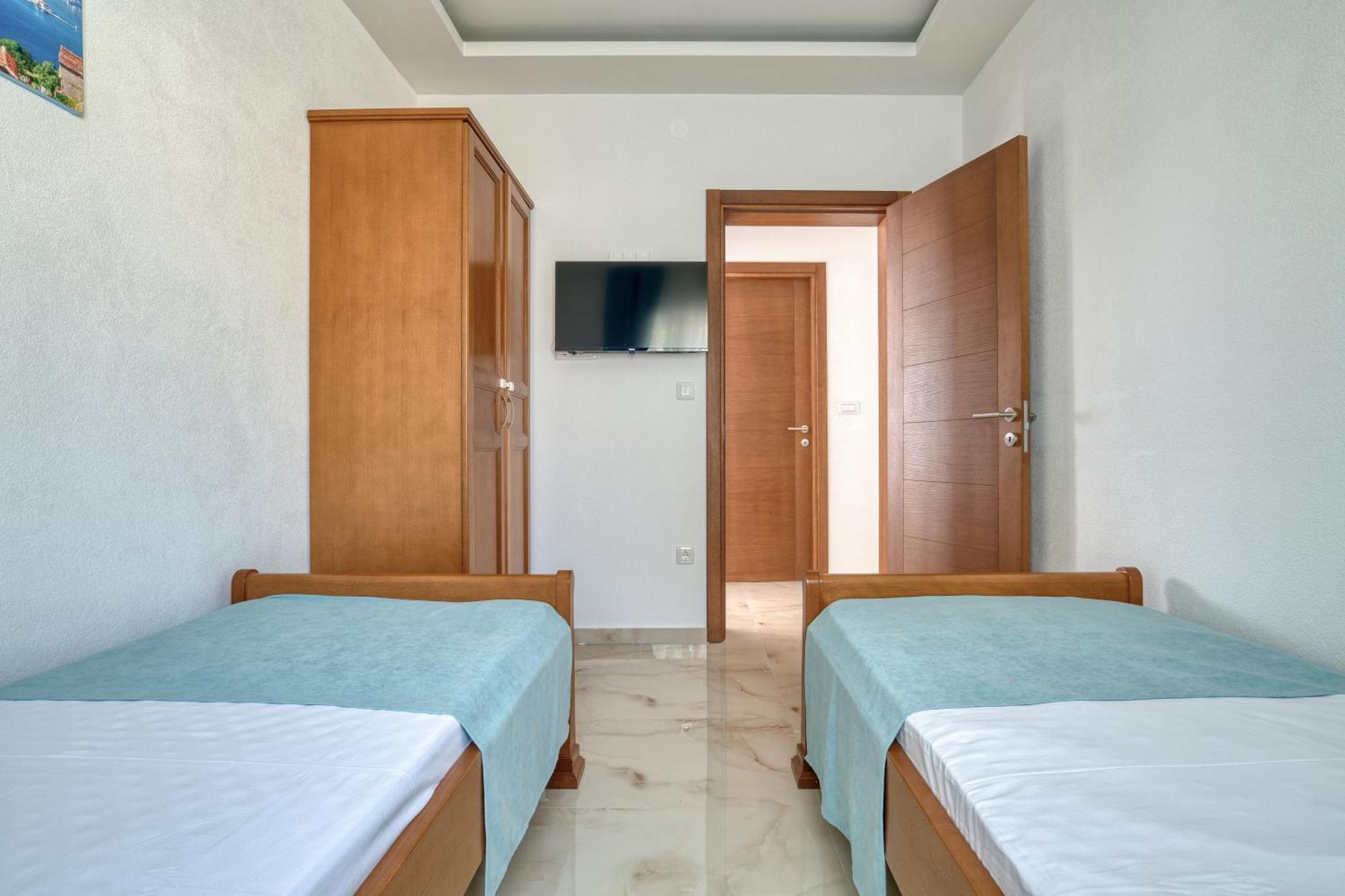 Apartments Ljubica Херцег-Нови Экстерьер фото